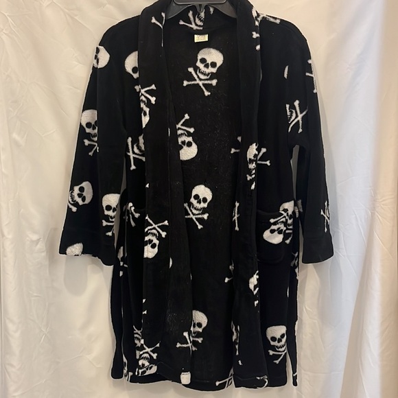 Skulls Robe - Picture 1 of 4